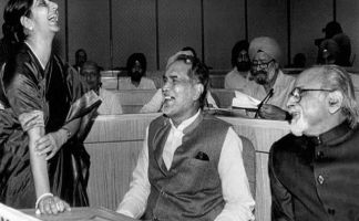 25 साल की उम्र में बनीं मंत्री


अपनी विद्वता और ओजस्वी भाषणों के लिए चर्चित 1977 में सुषमा स्वराज सिर्फ 25 साल की उम्र में ही कैबिनेट मंत्री बनीं।
